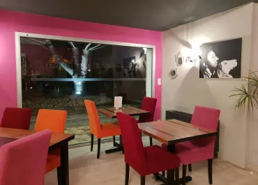 Salle climatisée du restaurant