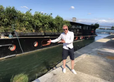 Bed and Bicycle (La Péniche) Vienne // a supprimer
