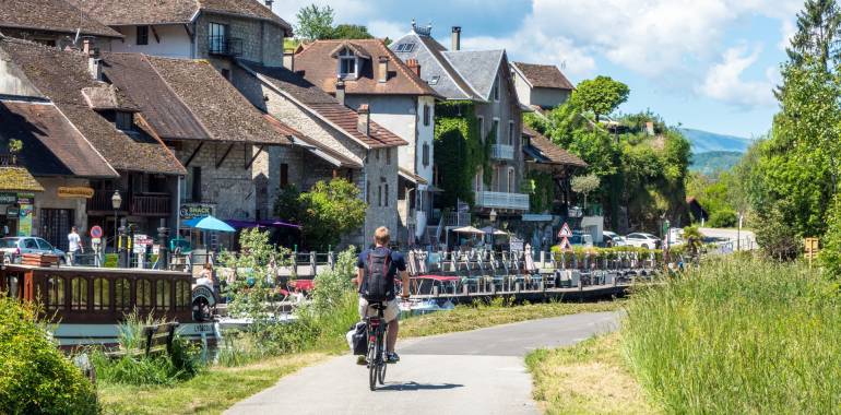 Viarhôna outlet piste cyclable