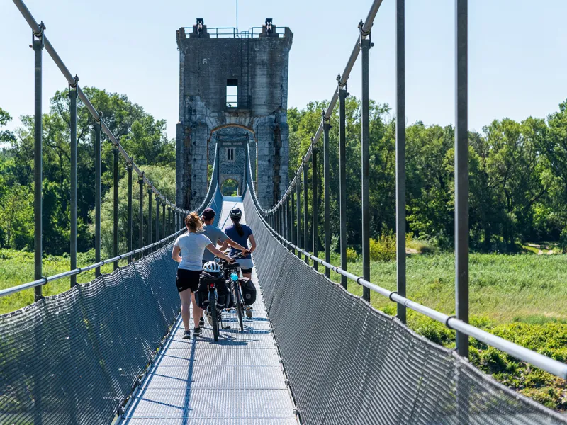 Crossing the Rochemaure footbridge by bike