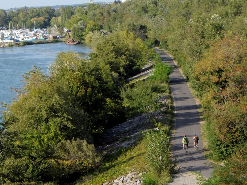 Piste cyclable le long du Rhône à Valence