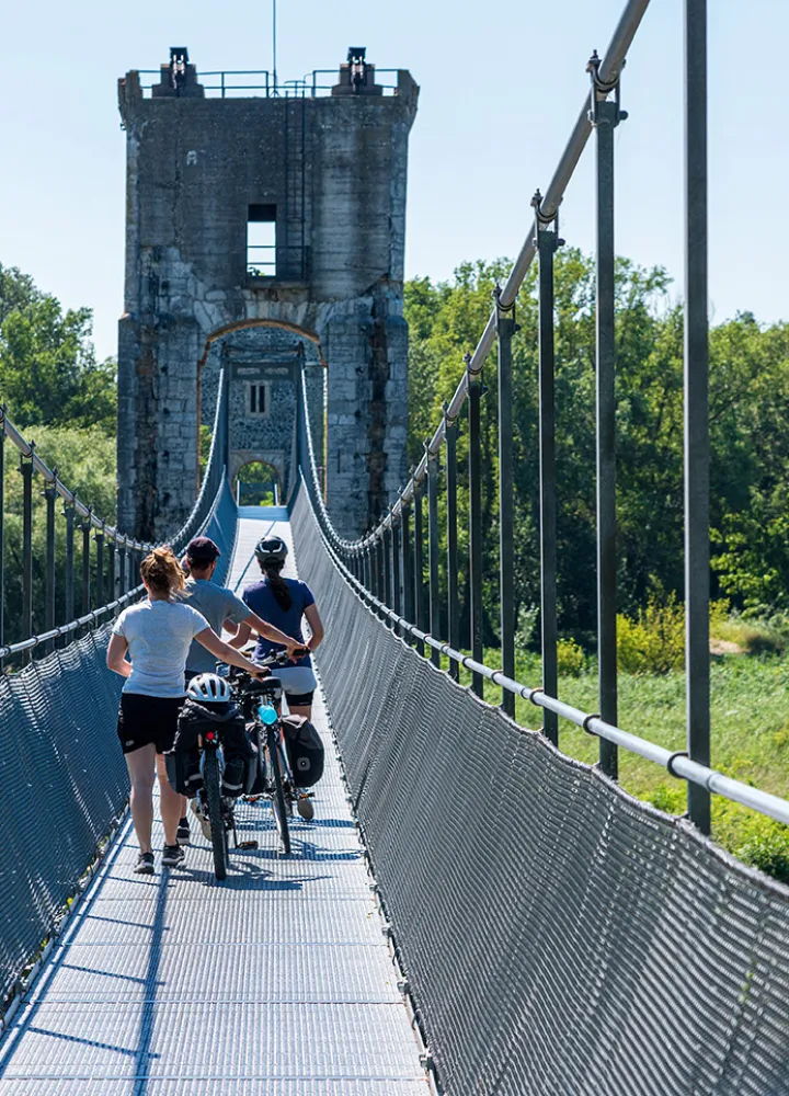 Crossing the Rochemaure footbridge by bike