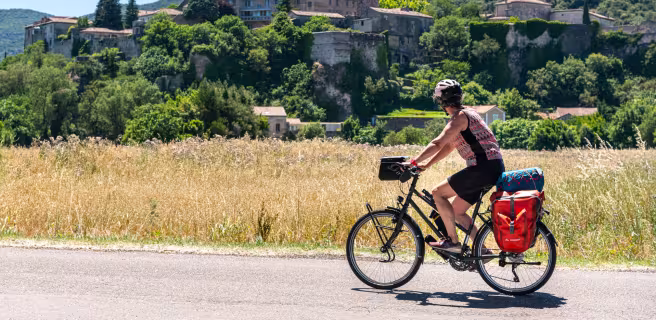 Cycling through the towns and monuments of the Rhône