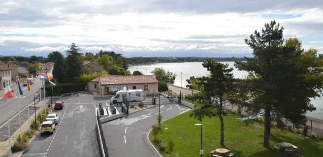 Aire de camping-cars - Camping les Lucs