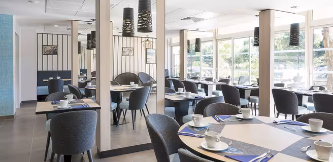 LOGIS HOTEL OPERALIA LES PINS