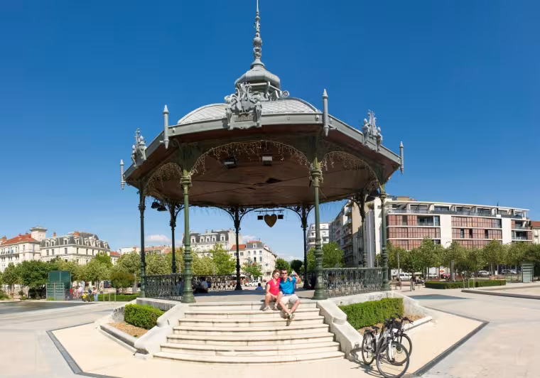 Valence et le kiosque Peynet
