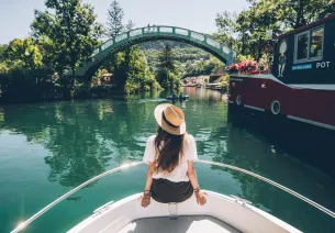 By boat on the Savières canal 