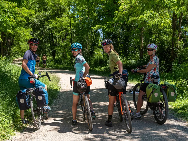 Cyclists on the ViaRhôna