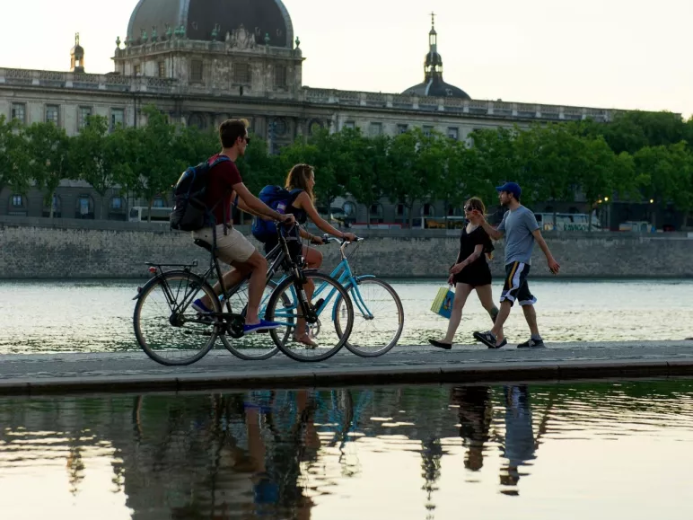 Les berges du Rhône et ViaRhôna à Lyon